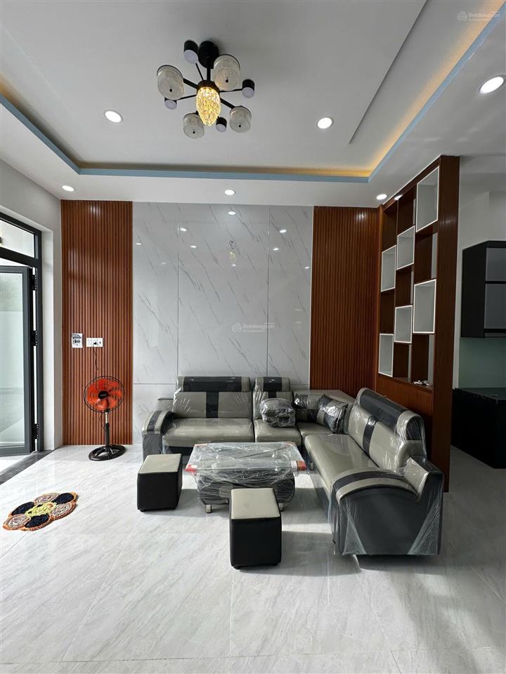 Nhà đẹp 1 trệt 1 lầu, 3pn, cách tl 824 (34m) chỉ 200m, giá 2 tỷ 500, 5x18m, mỹ hạnh nam, đức hòa