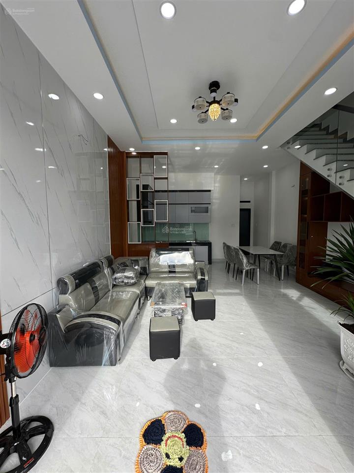 Nhà đẹp 1 trệt 1 lầu, 3pn, cách tl 824 (34m) chỉ 200m, giá 2 tỷ 500, 5x18m, mỹ hạnh nam, đức hòa