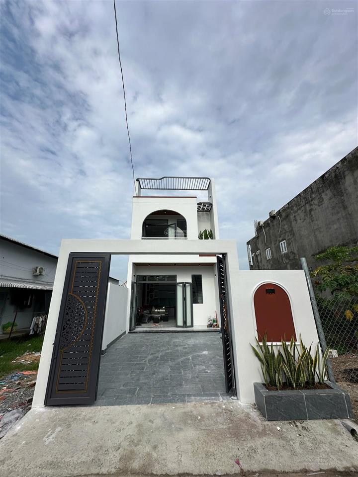 Nhà đẹp 1 trệt 1 lầu, 3pn, cách tl 824 (34m) chỉ 200m, giá 2 tỷ 500, 5x18m, mỹ hạnh nam, đức hòa
