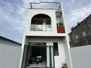 Nhà đẹp 1 trệt 1 lầu, 3pn, cách tl 824 (34m) chỉ 200m, giá 2 tỷ 650, 5x18m, mỹ hạnh nam, đức hòa