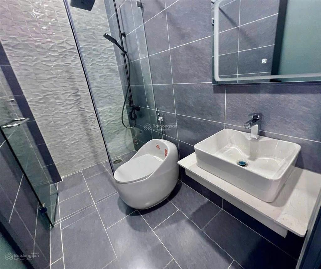 Nhà mới 3 lầu, 4pn, 3wc, giá 3 tỷ 090, 4x18m, sổ riêng, mỹ hạnh, đức hòa
