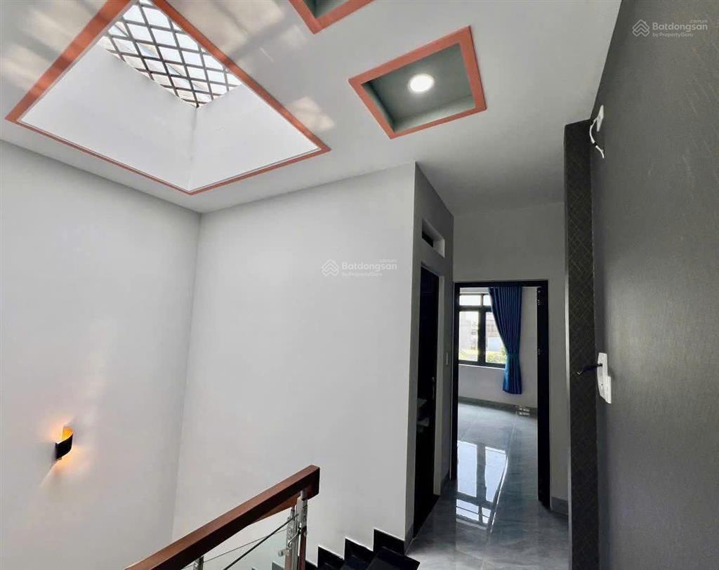 Nhà mới 3 lầu, 4pn, 3wc, giá 3 tỷ 090, 4x18m, sổ riêng, mỹ hạnh, đức hòa