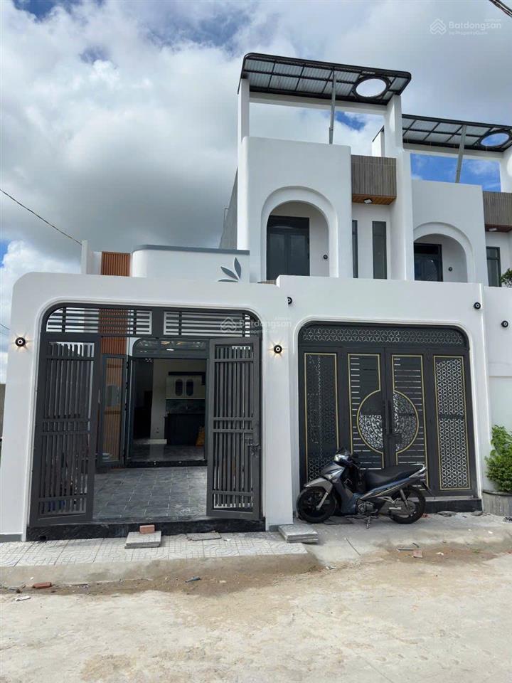Nhà mới xây mỹ hạnh nam, 152m2, giá 1 tỷ 750, sổ riêng, cách tl 824 chỉ 300m, đức hòa