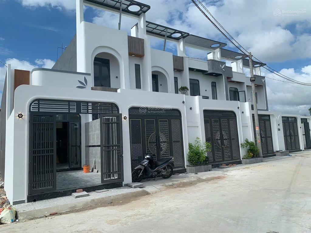 Nhà mới xây mỹ hạnh nam, 152m2, giá 1 tỷ 750, sổ riêng, cách tl 824 chỉ 300m, đức hòa