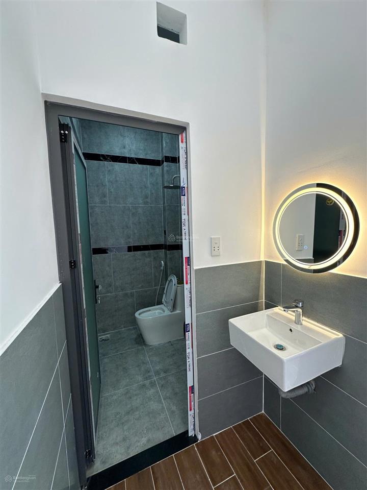 Bán nhà 1 trệt 1 lầu, kdc mỹ hạnh, 4x18m, giá 2 tỷ 380, sổ hoàn công, giáp hóc môn, đức hòa