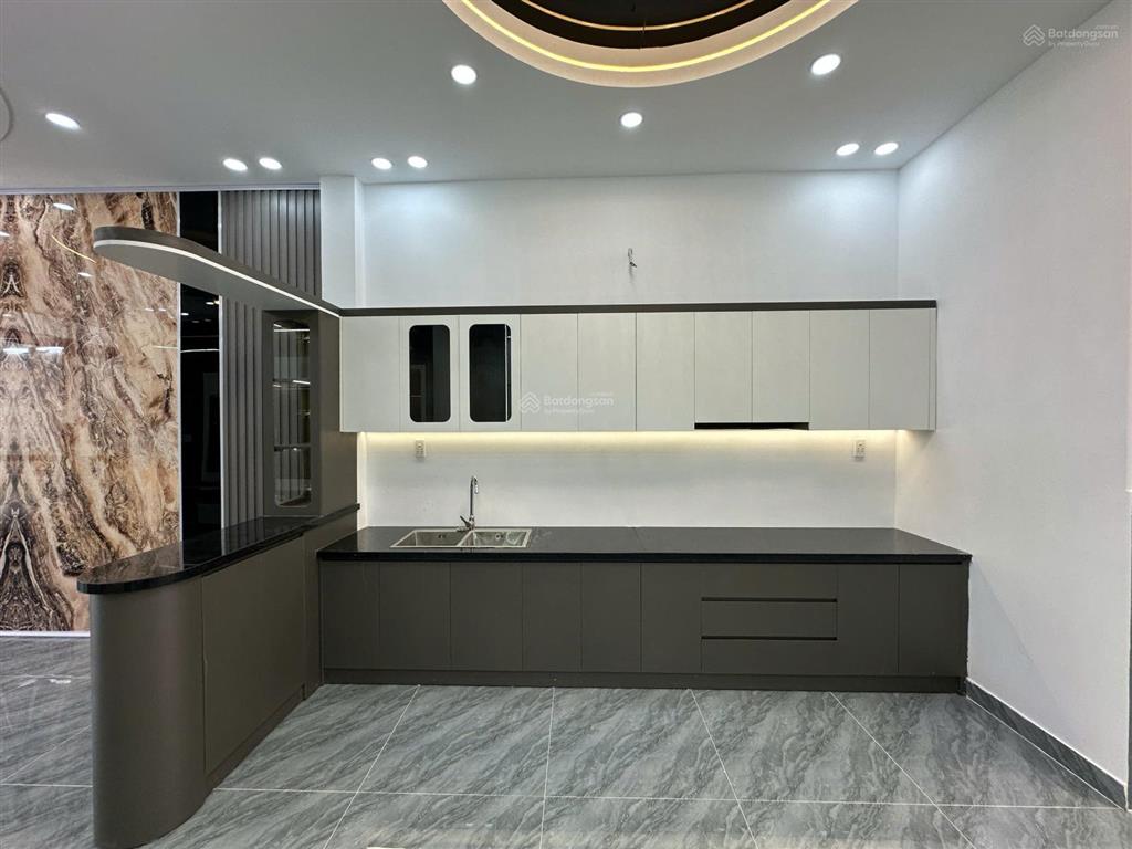 Bán nhà 1 trệt 1 lầu, kdc mỹ hạnh, 4x18m, giá 2 tỷ 380, sổ hoàn công, giáp hóc môn, đức hòa