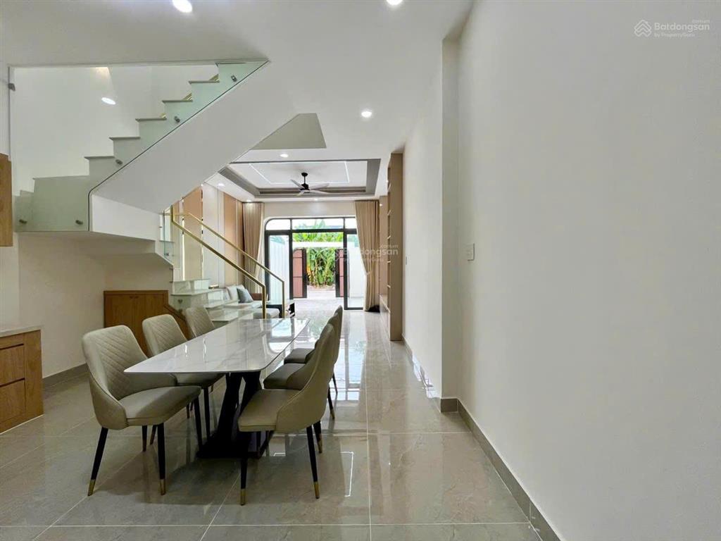 Bán nhà mặt tiền chính kdc trần anh, giá 3t150, sổ riêng, mỹ hạnh, đức hòa