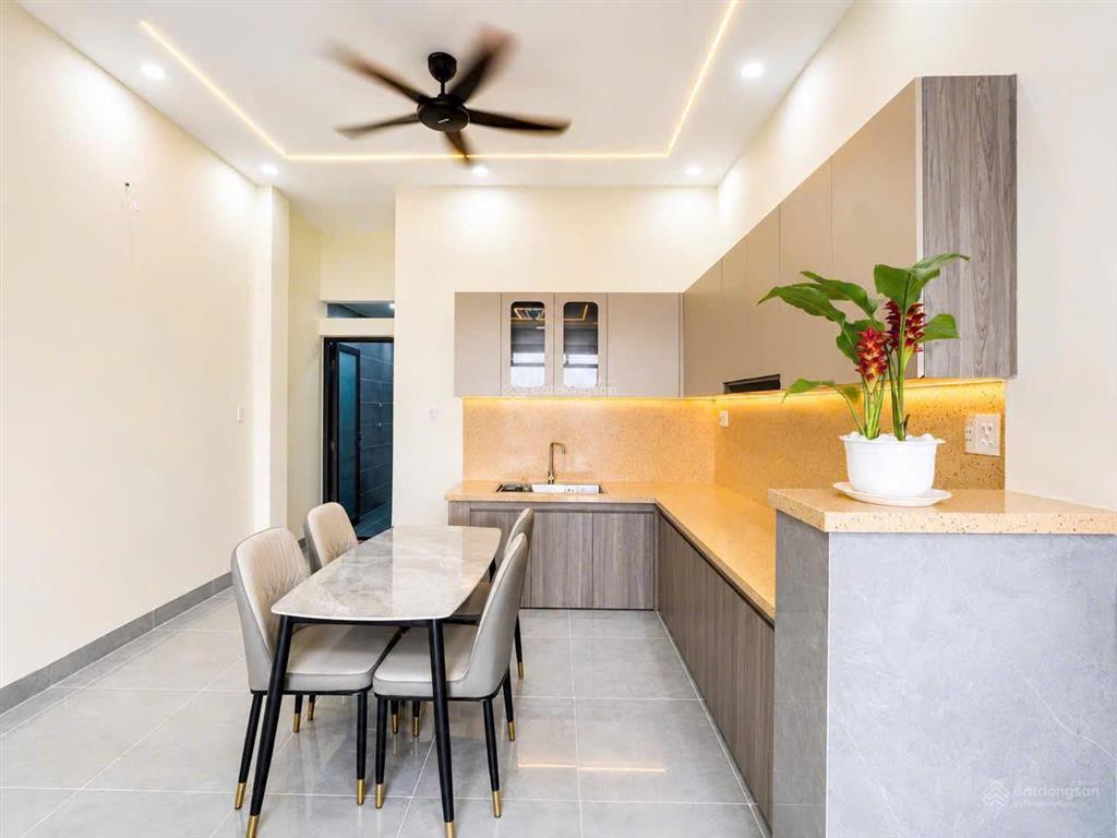Bán nhà 1 trệt 1 lầu, 4x12m, giá 1 tỷ 940, tặng full nội thất, mỹ hạnh, đức hòa