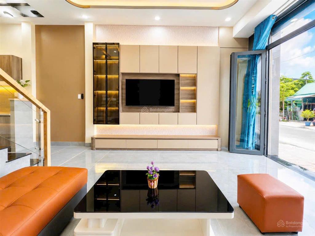 Bán nhà 1 trệt 1 lầu, 4x12m, giá 1 tỷ 940, tặng full nội thất, mỹ hạnh, đức hòa