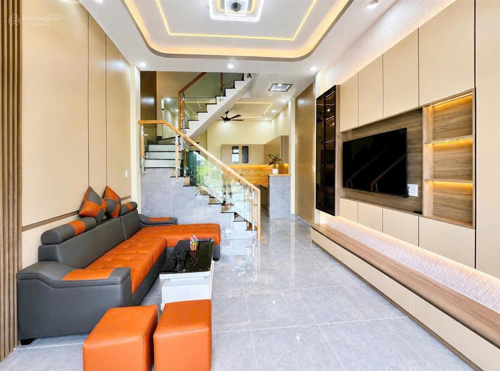 Bán nhà 1 trệt 1 lầu, 4x12m, giá 1 tỷ 940, tặng full nội thất, mỹ hạnh, đức hòa