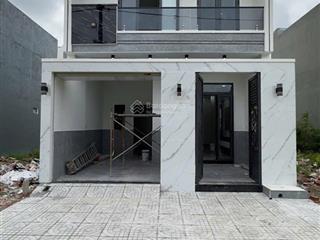 Bán nhà 1 trệt 1 lầu, 4pn, ngang 6m, giá 2 tỷ 950, sổ riêng, mỹ hạnh nam, kdc trần anh, đức hòa