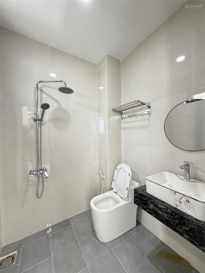 Bán nhà mới xây, 1 trệt 1 lầu, 5x23m, sau lưng chợ gò hưu, giá 2 tỷ 950, mỹ hạnh nam, đức hòa