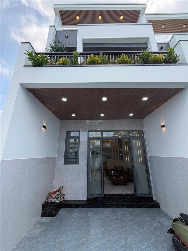 Bán nhà mới xây, 1 trệt 1 lầu, 5x23m, sau lưng chợ gò hưu, giá 2 tỷ 950, mỹ hạnh nam, đức hòa