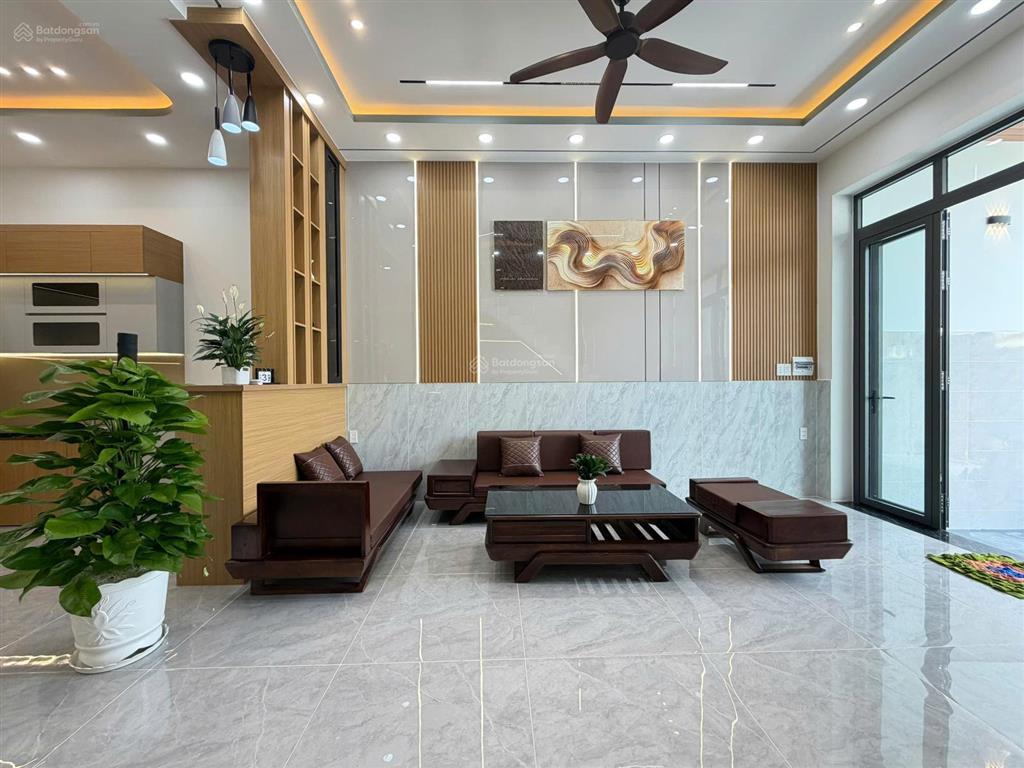 Bán nhà mới xây, 1 trệt 1 lầu, 5x23m, sau lưng chợ gò hưu, giá 2 tỷ 950, mỹ hạnh nam, đức hòa