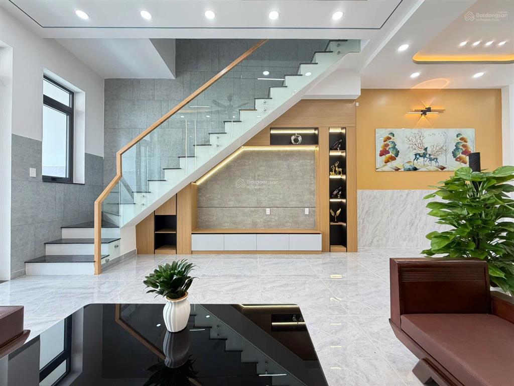 Bán nhà mới xây, 1 trệt 1 lầu, 5x23m, sau lưng chợ gò hưu, giá 2 tỷ 950, mỹ hạnh nam, đức hòa