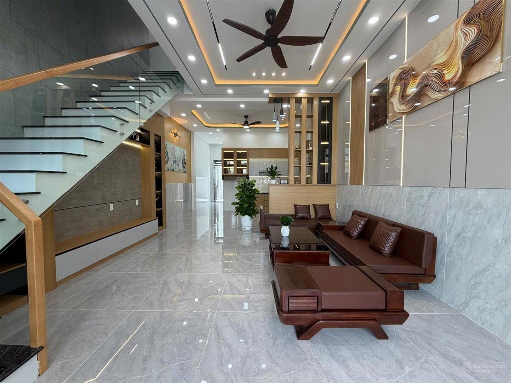 Bán nhà mới xây, 1 trệt 1 lầu, 5x23m, sau lưng chợ gò hưu, giá 2 tỷ 950, mỹ hạnh nam, đức hòa