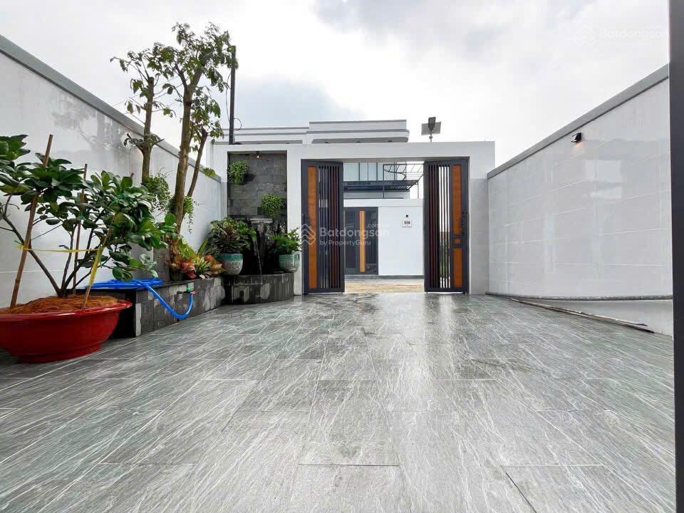 Bán nhà mỹ hạnh nam, cách hóc môn 3km, 5,2x20m, giá 2 tỷ 380tr, sổ riêng, đức hòa, tây ninh