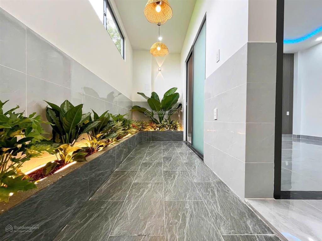 Bán nhà mỹ hạnh nam, cách hóc môn 3km, 5,2x20m, giá 2 tỷ 380tr, sổ riêng, đức hòa, tây ninh