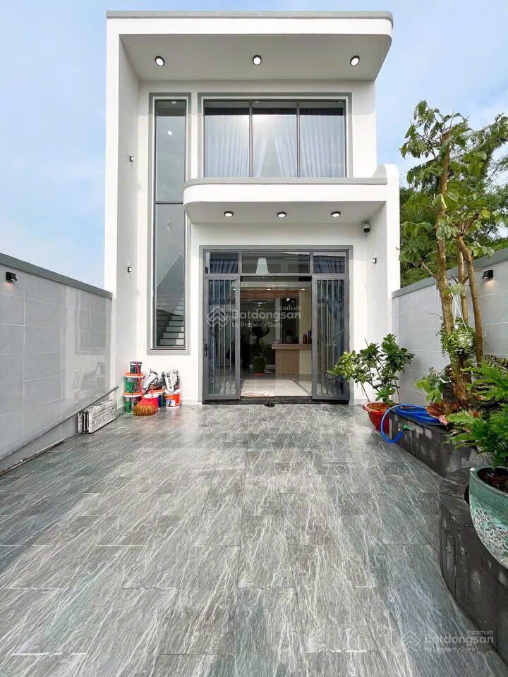Bán nhà mỹ hạnh nam, cách hóc môn 3km, 5,2x20m, giá 2 tỷ 380tr, sổ riêng, đức hòa, tây ninh