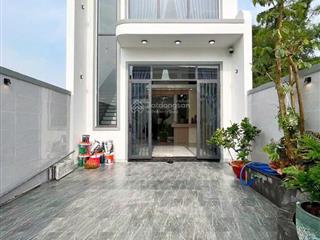 Bán nhà mỹ hạnh nam, cách hóc môn 3km, 5,2x20m, giá 2 tỷ 380tr, sổ riêng, đức hòa, tây ninh