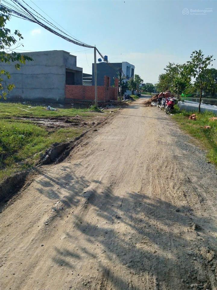 Bán đất thổ cư 150m2, giá 970tr, gần chợ đình, mỹ hạnh, đức hoà, sổ riêng