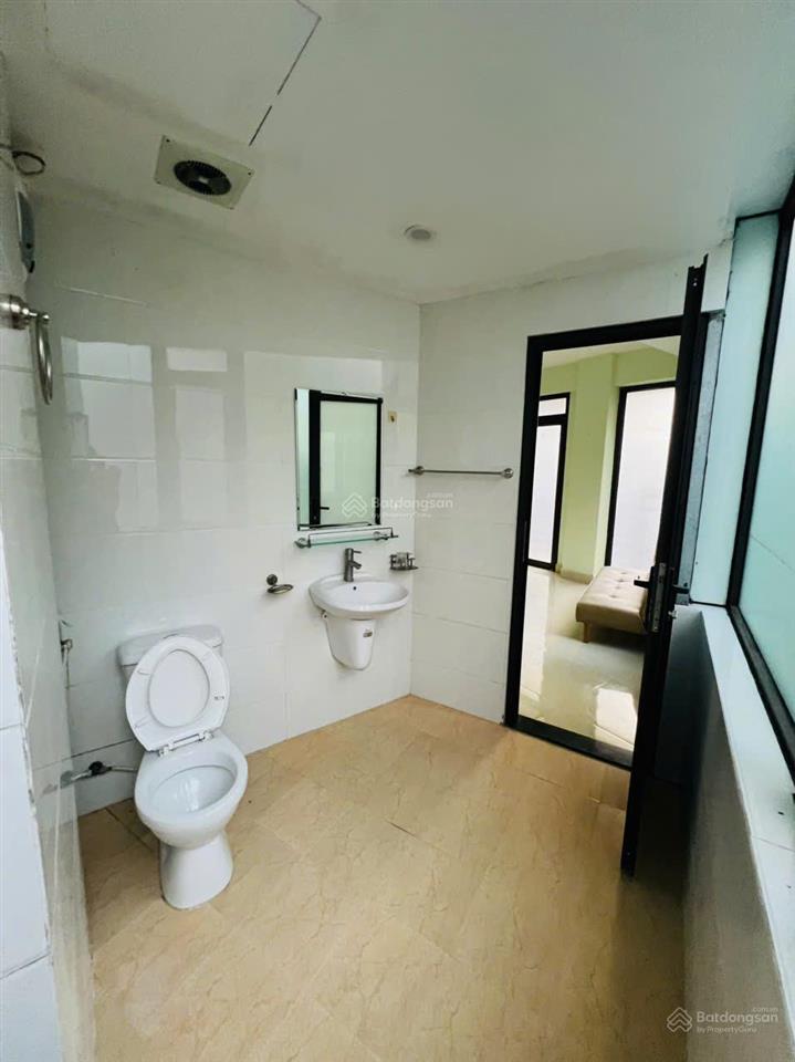 Ccmn 1 ngủ 1 khách view xung quanh, sát chợ, gần sông thoáng mát, thuận tiện các ngả