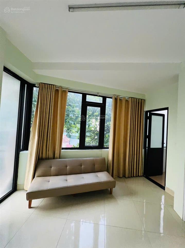 Ccmn 1 ngủ 1 khách view xung quanh, sát chợ, gần sông thoáng mát, thuận tiện các ngả