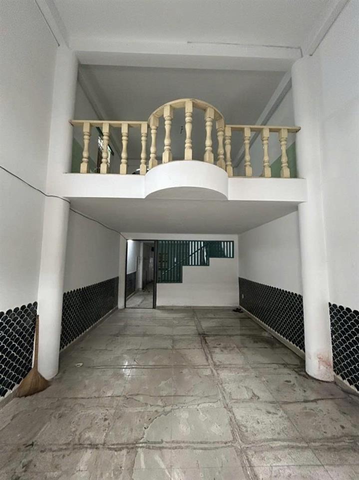 Bán Nhà Mặt tiền Nguyễn Khoái - gần Bến Vân Đồn, 4x15m, 4 tầng, 1 đời chủ, hạ còn 15,9 tỷ.