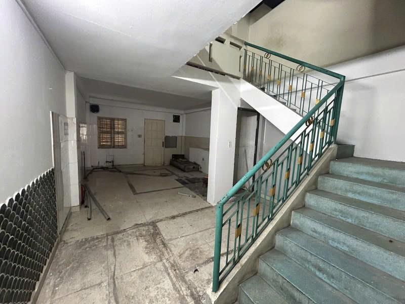 Bán Nhà Mặt tiền Nguyễn Khoái - gần Bến Vân Đồn, 4x15m, 4 tầng, 1 đời chủ, hạ còn 15,9 tỷ.