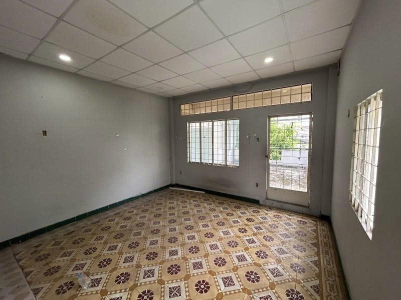 Bán Nhà Mặt tiền Nguyễn Khoái - gần Bến Vân Đồn, 4x15m, 4 tầng, 1 đời chủ, hạ còn 15,9 tỷ.