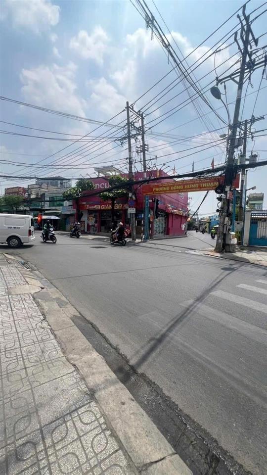 Bán nhà Mặt tiền Nguyễn Văn Quá - gần Trường Chinh, 6x25m, 2 Tầng - tiện xây mới, 18,9 tỷ.