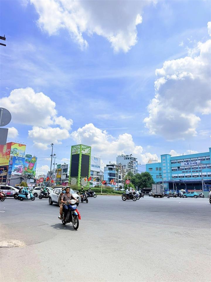 Bán nhà Mặt tiền Nguyễn Thượng Hiền - gần Điện Biên Phủ, 7x27m, Cấp 4 - tiện xây, 58,5 Tỷ.