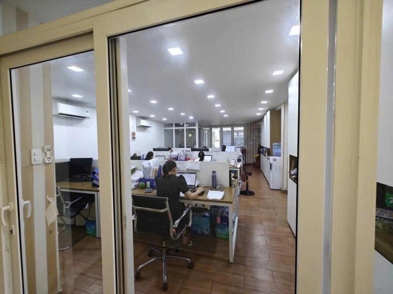 Bán Nhà HXH 10m đường C18 -  ngay Khu K300 - DT:  8,6x16m, 3 Tầng - 6PN, 23,5 Tỷ.