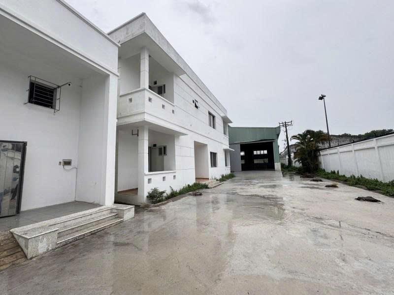 Bán Nhà + Kho Xưởng, Mặt tiền Độc Lập, P.Dĩ An, 1900m2 (24x81m), 4 Tầng, chỉ 32 Tỷ.