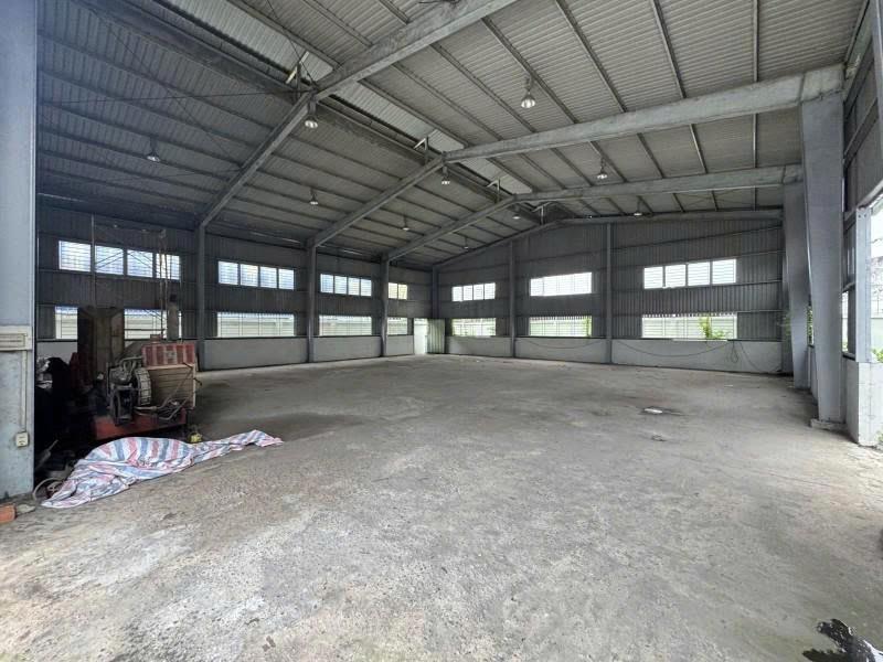 Bán Nhà + Kho Xưởng, Mặt tiền Độc Lập, P.Dĩ An, 1900m2 (24x81m), 4 Tầng, chỉ 32 Tỷ.