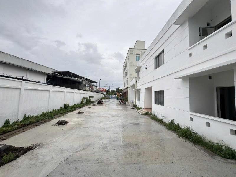 Bán Nhà + Kho Xưởng, Mặt tiền Độc Lập, P.Dĩ An, 1900m2 (24x81m), 4 Tầng, chỉ 32 Tỷ.