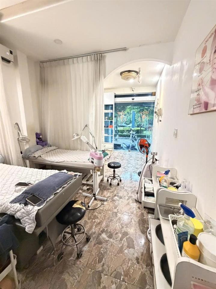 Bán nhà 2 Mặt tiền Dương Quảng Hàm - giao Nguyễn Thái Sơn, 5x28m, 3 Tầng, Sổ A4, 31,8 Tỷ.