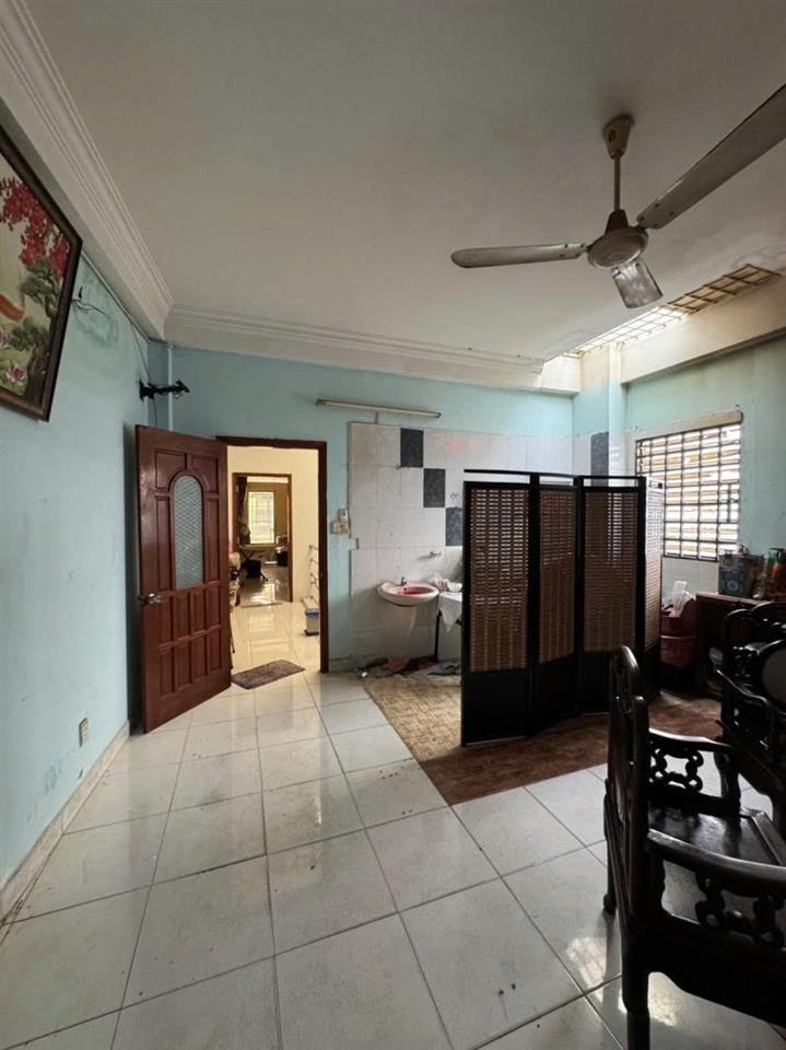 Bán nhà Hẻm 8m Lạc Long Quân - thuộc Quận 11, 108m2, 5x22m, 4 Tầng, Sổ A4, chỉ 15,5 Tỷ