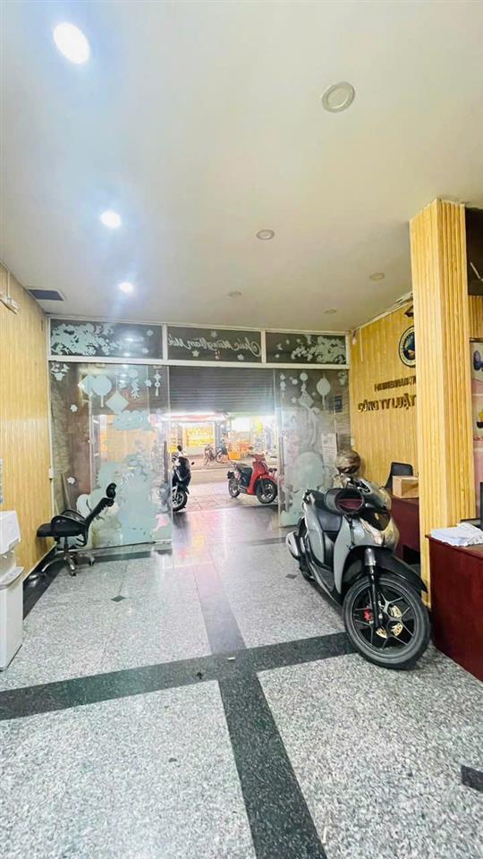Bán nhà Mặt tiền Hoàng Hoa Thám - gần Đồng Xoài, 4,6x29m, 3 Tầng, 1 đời chủ, 34,8 Tỷ.