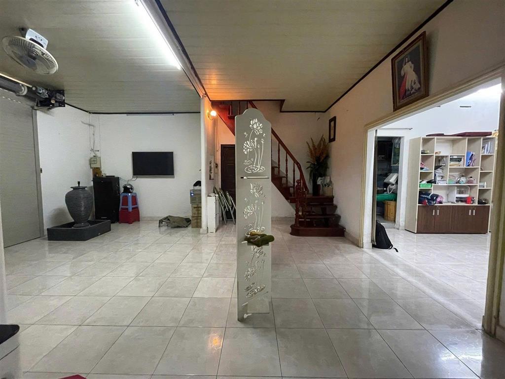 Bán nhà Mặt Tiền Trần Bình Trọng - gia Nguyễn Văn Đậu, 8,3x21m, Cấp 4 - 1 đời Chủ, 28,6