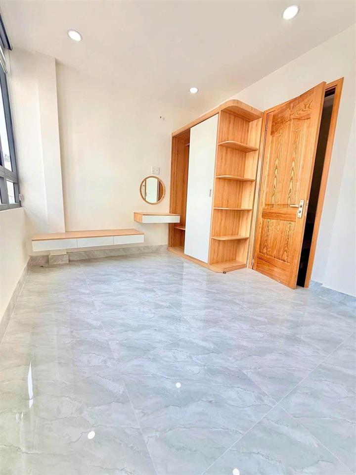 Bán Nhà Mặt tiền Đồng Xoài - giao Cộng Hòa, K300, 4,3x4,5m, 5 Tầng - 3PN, 5,8 Tỷ.