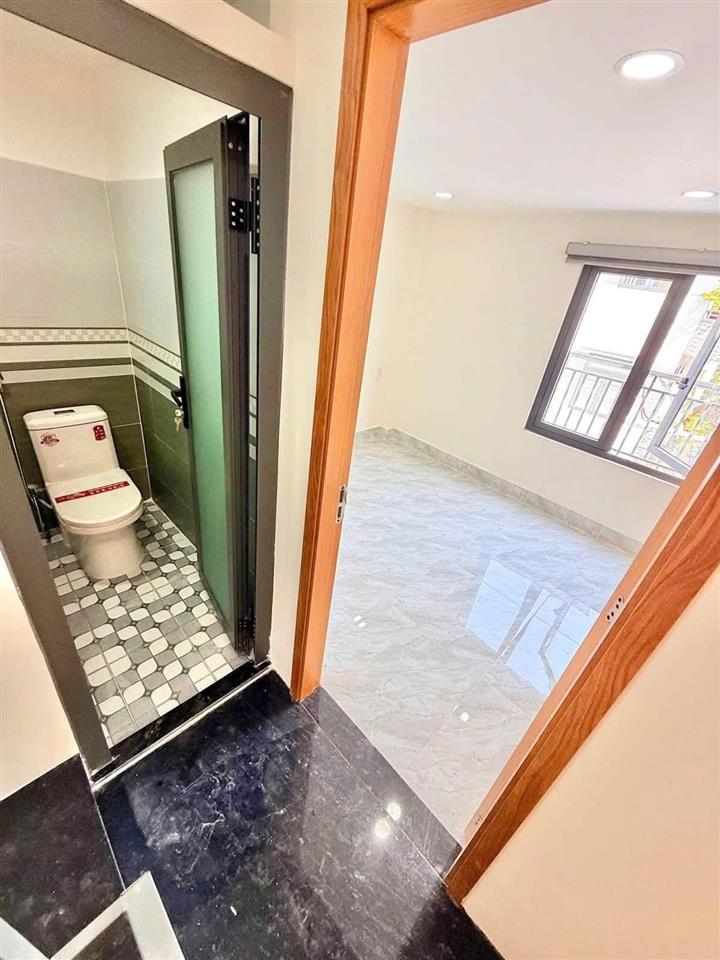 Bán Nhà Mặt tiền Đồng Xoài - giao Cộng Hòa, K300, 4,3x4,5m, 5 Tầng - 3PN, 5,8 Tỷ.