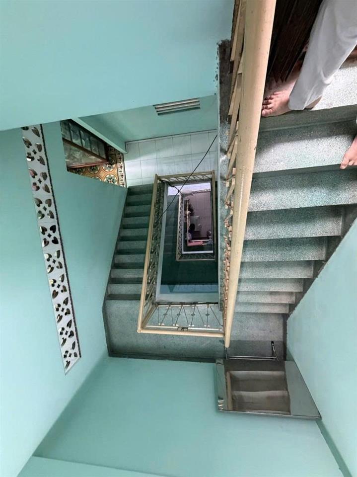 Bán nhà Mặt tiền Lạc Long Quân - gần Ngã tư Bảy Hiền, 5,4x25m, 4 Tầng, 1 đời chủ, 20,9 Tỷ.