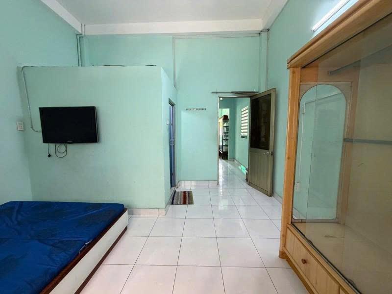 Bán nhà Mặt tiền Lạc Long Quân - gần Ngã tư Bảy Hiền, 5,4x25m, 4 Tầng, 1 đời chủ, 20,9 Tỷ.