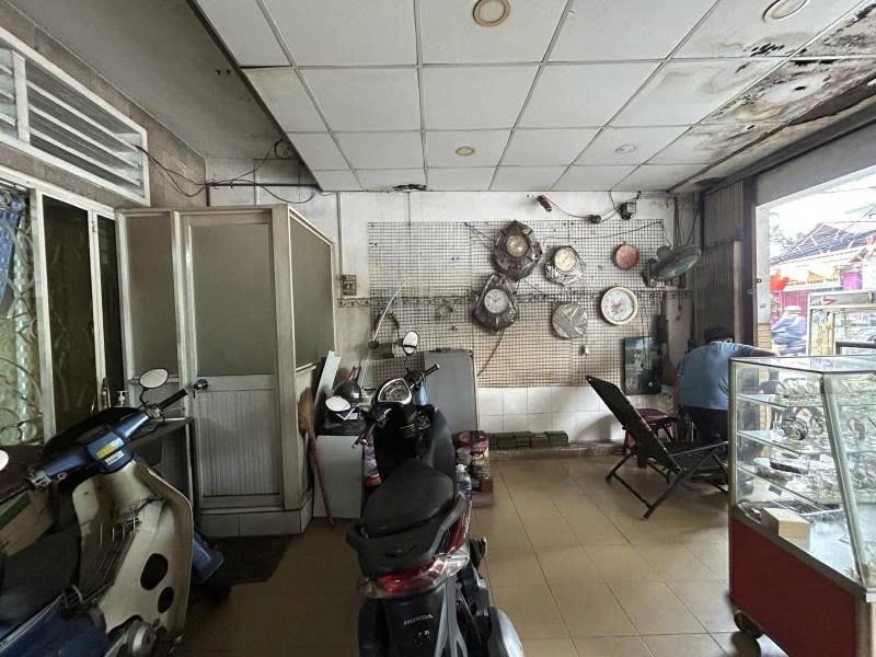 Bán nhà Mặt tiền Phan Văn Trị - giao Nơ Trang Long, 8,1x18m, 2 Tầng, 1 đời chủ, 23,9 Tỷ.