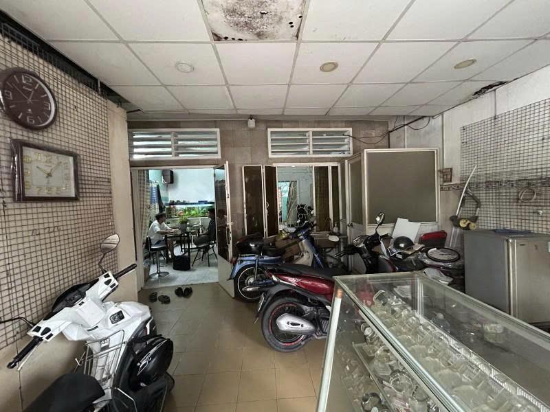 Bán nhà Mặt tiền Phan Văn Trị - giao Nơ Trang Long, 8,1x18m, 2 Tầng, 1 đời chủ, 23,9 Tỷ.