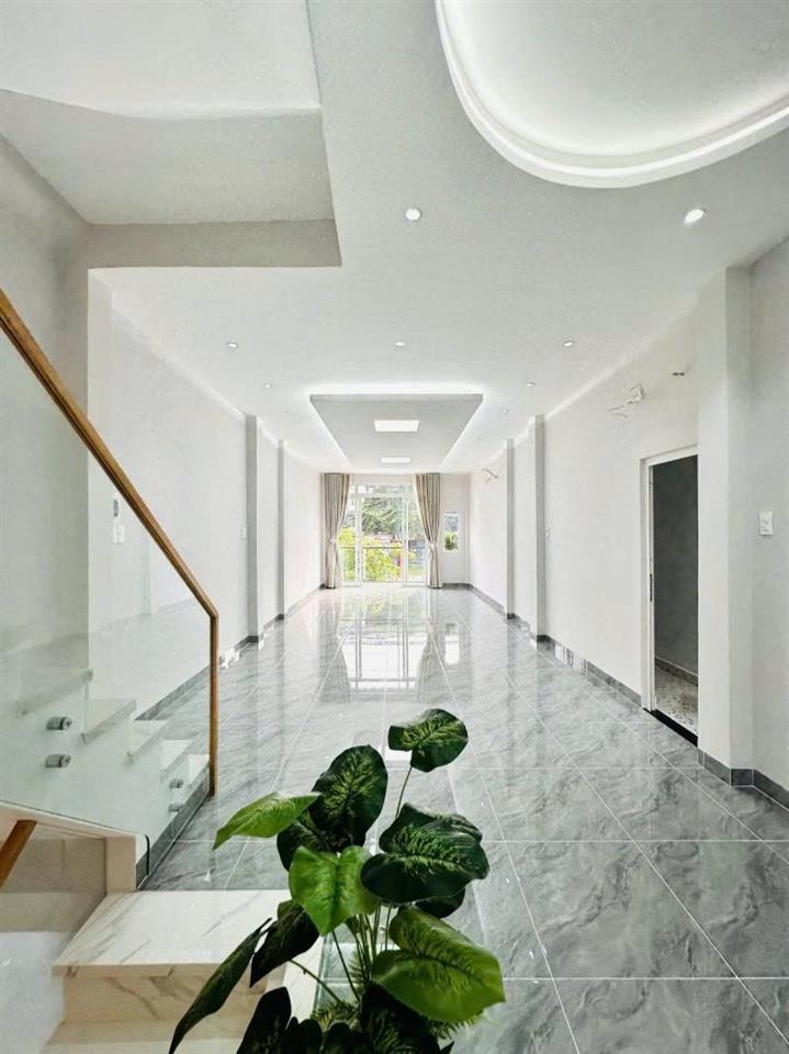 Bán nhà Mặt tiền Dương Quảng Hàm - giao Nguyễn Thái Sơn, 4x14m, 4 Tầng,  chỉ 16,7 Tỷ.
