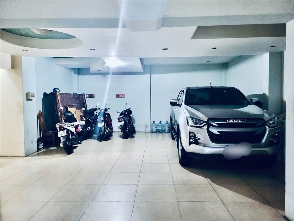 Bán nhà Mặt tiền Nguyễn Kiệm -  gần Thích Quảng Đức, 6,9x23m, hậu 9,2m, 4 Tầng, 28 Tỷ.