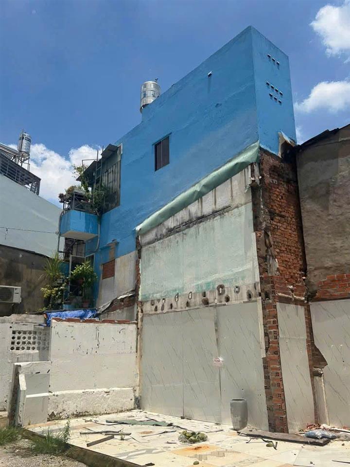 Bán Đất - Mặt tiền Nguyên Hồng - gần Phạm Văn Đồng, 4,8x26m, nở hậu L 10m, chỉ 28,5 Tỷ.