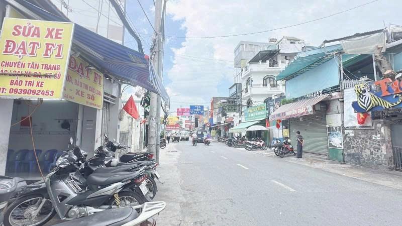 Bán Đất - Mặt tiền Nguyên Hồng - gần Phạm Văn Đồng, 4,8x26m, nở hậu L 10m, chỉ 28,5 Tỷ.